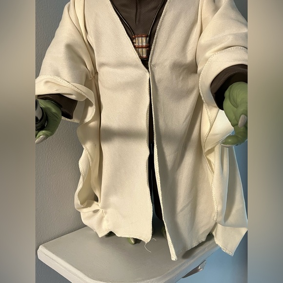 Disney Star Wars Yoda Figure w/Green Lightsaber-Great Gift!-Displayed Only - Picture 4 of 10